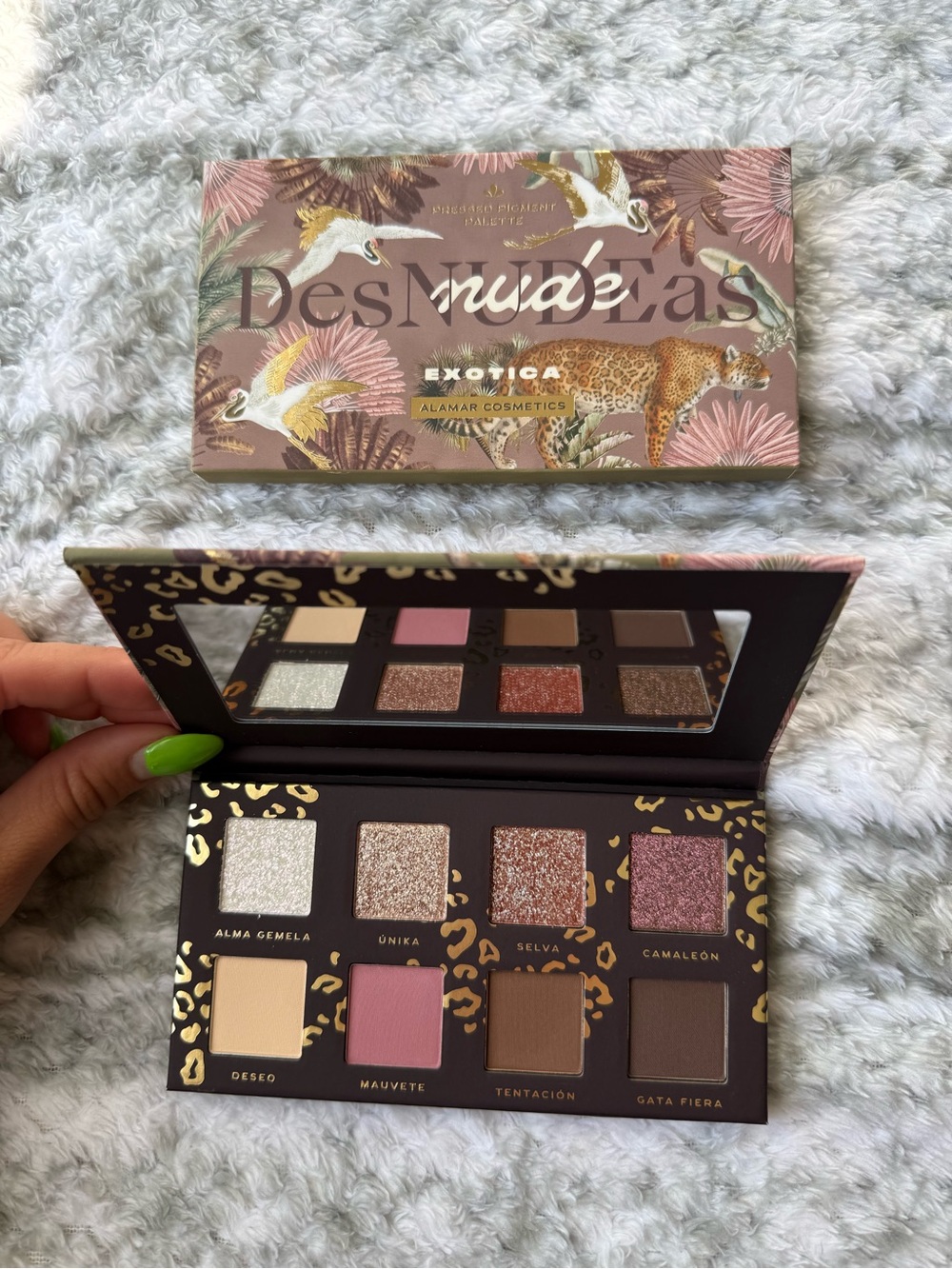 Alamar cosmetics eyeshadow palette, nude and neutral colors